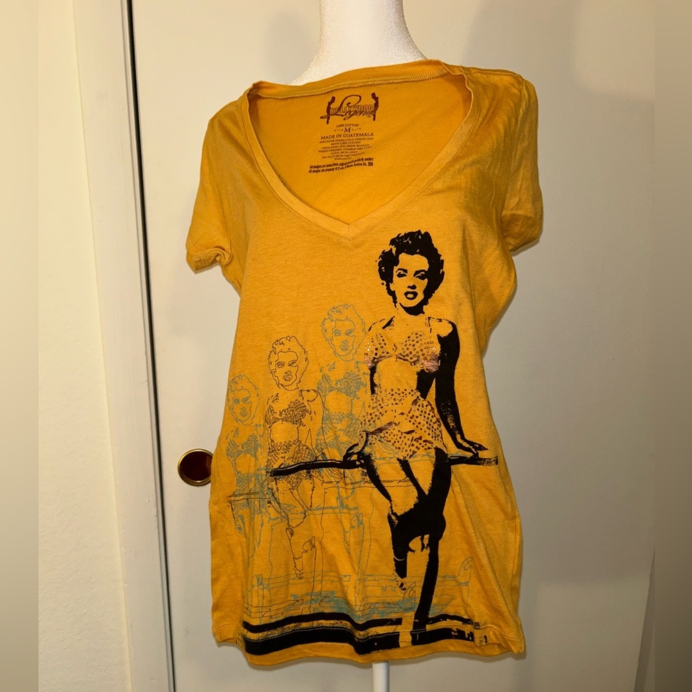 Retro Graphic Marilyn Monroe Mustard Tee NWOT